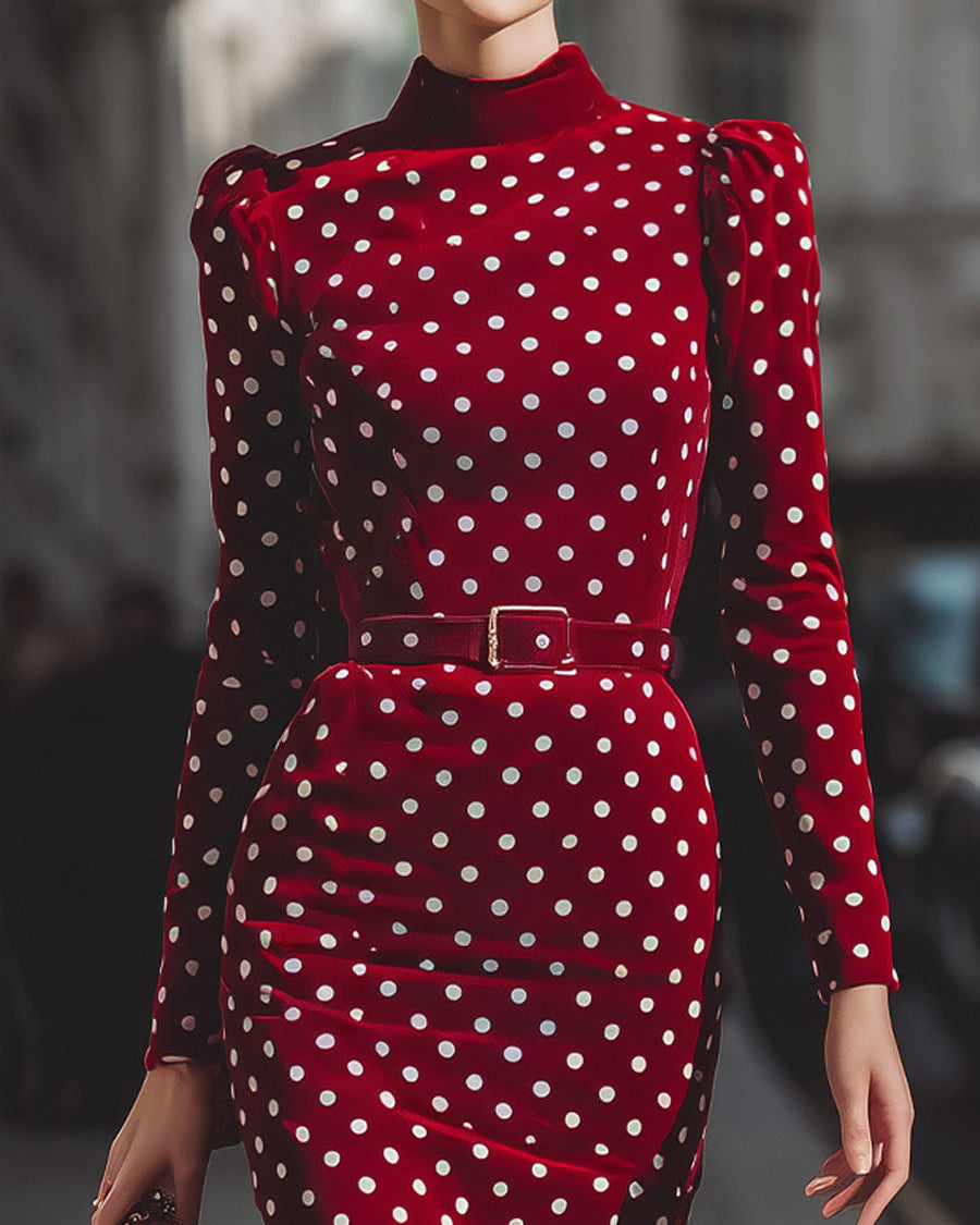 Sukienka Midi z Weluru w Czerwone Kropki w Stylu Vintage
