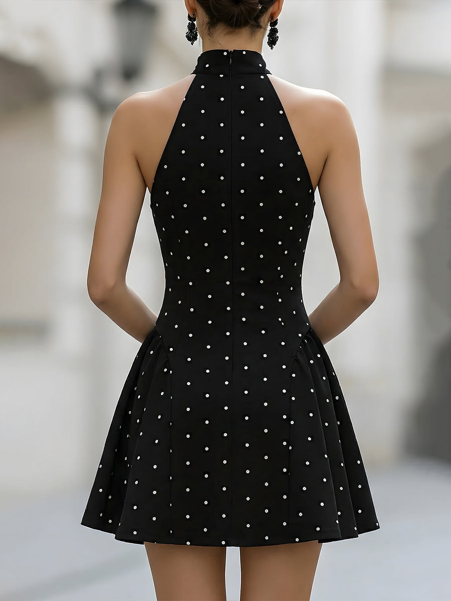 Elegancka Sukienka Mini Bez Rękawów z Halterem w Groszki
